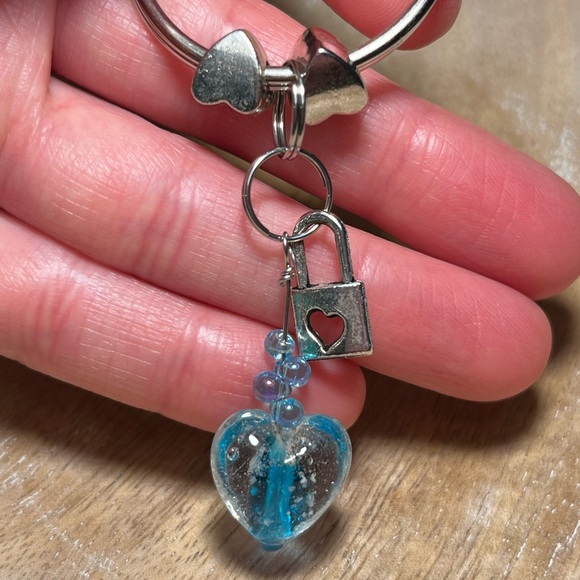 Glow in the Dark Blue Heart Silver Keyring Keychain - Picture 8 of 10